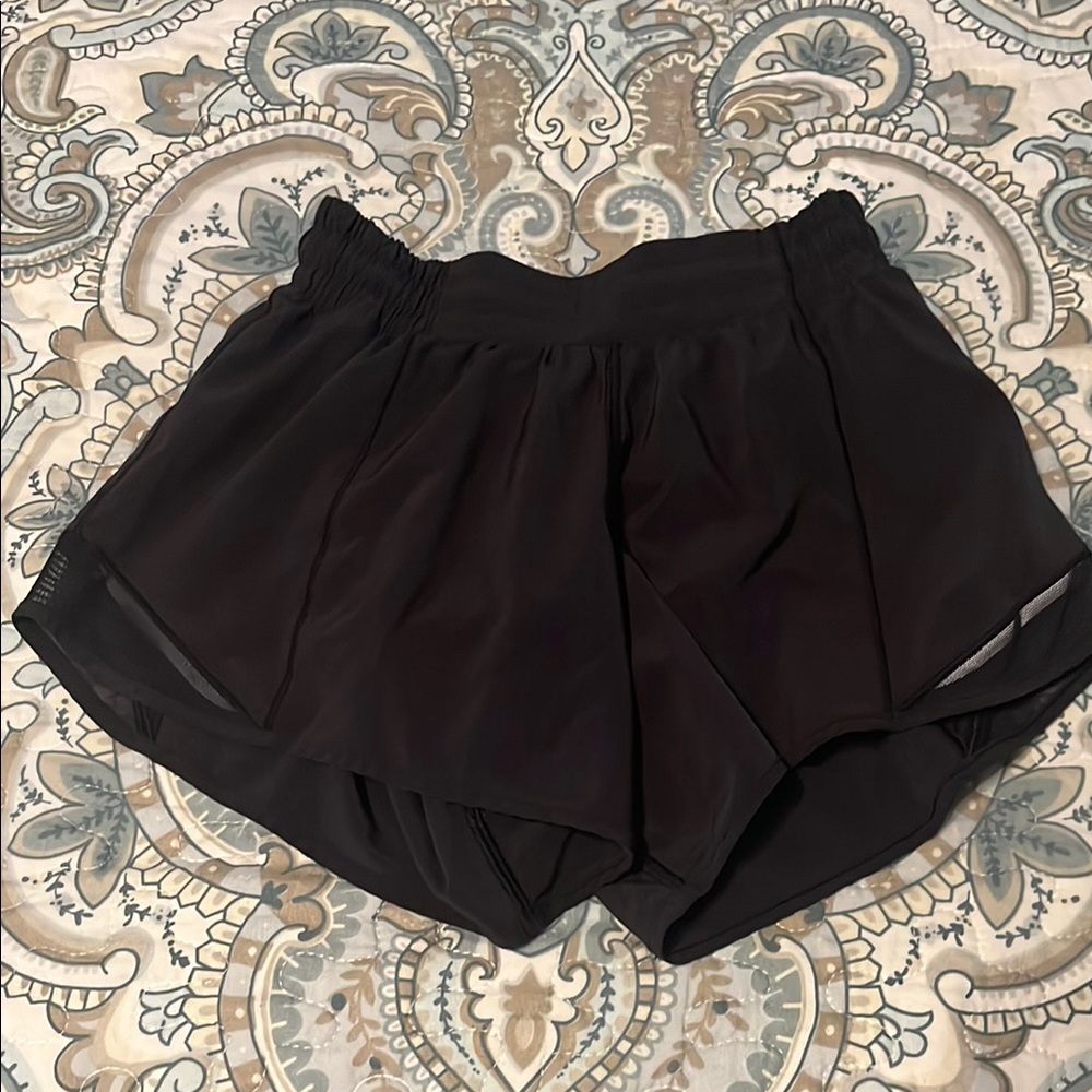 Lululemon Hotty Hot 4”, Size 2 Shorts